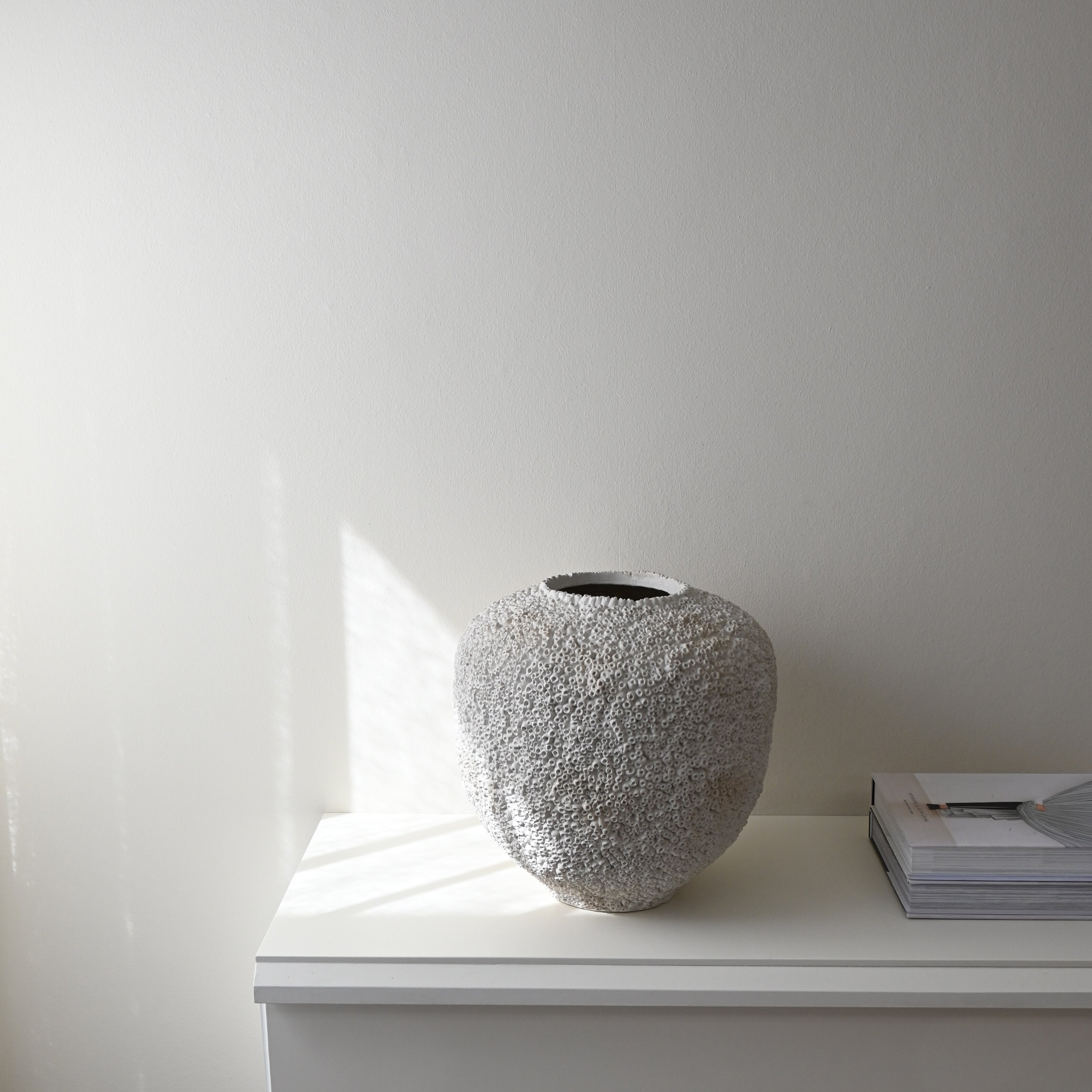 Sunao Vase, Medio - Beehive