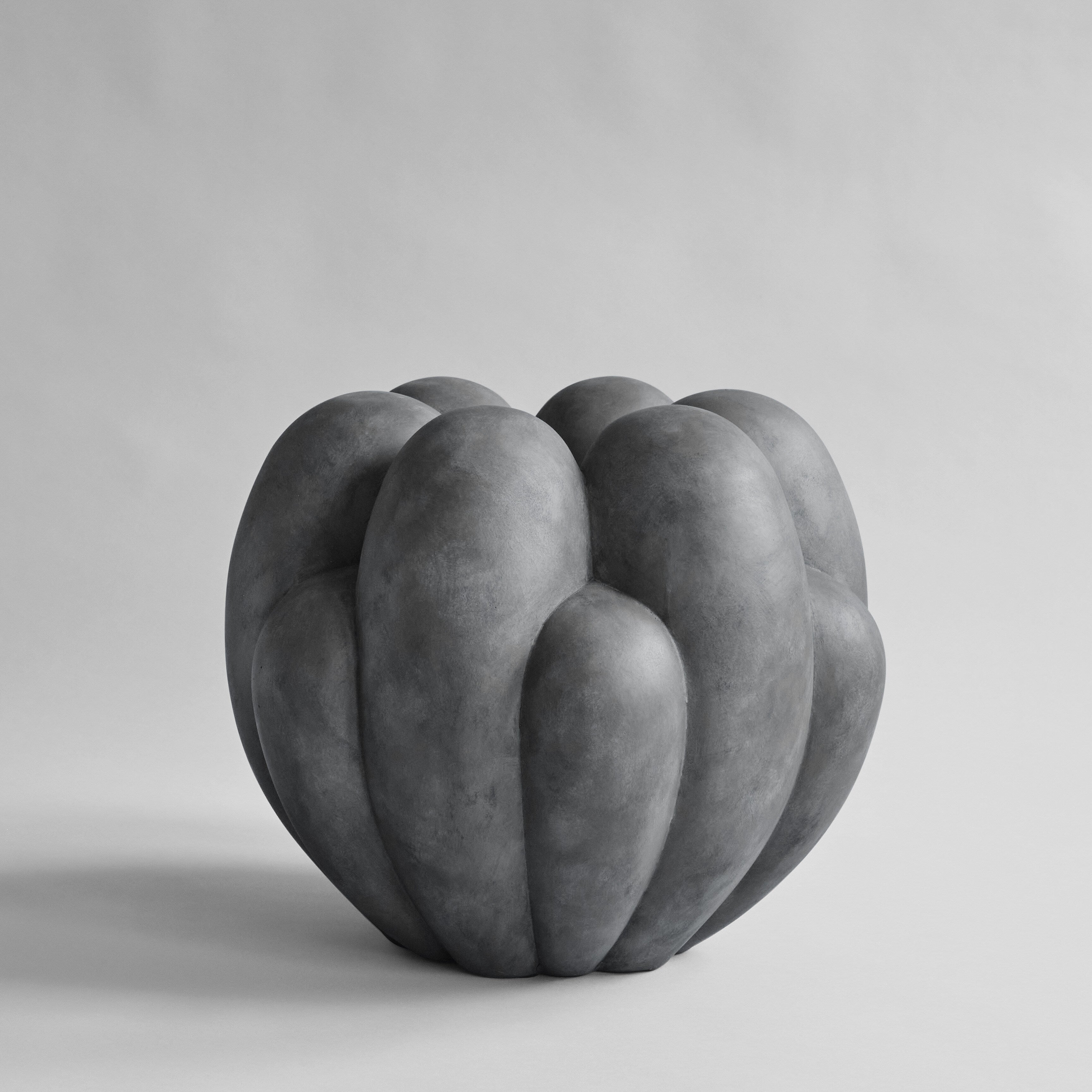 101 Copenhagen - Bloom Vase, Big - Dark Grey - Vase