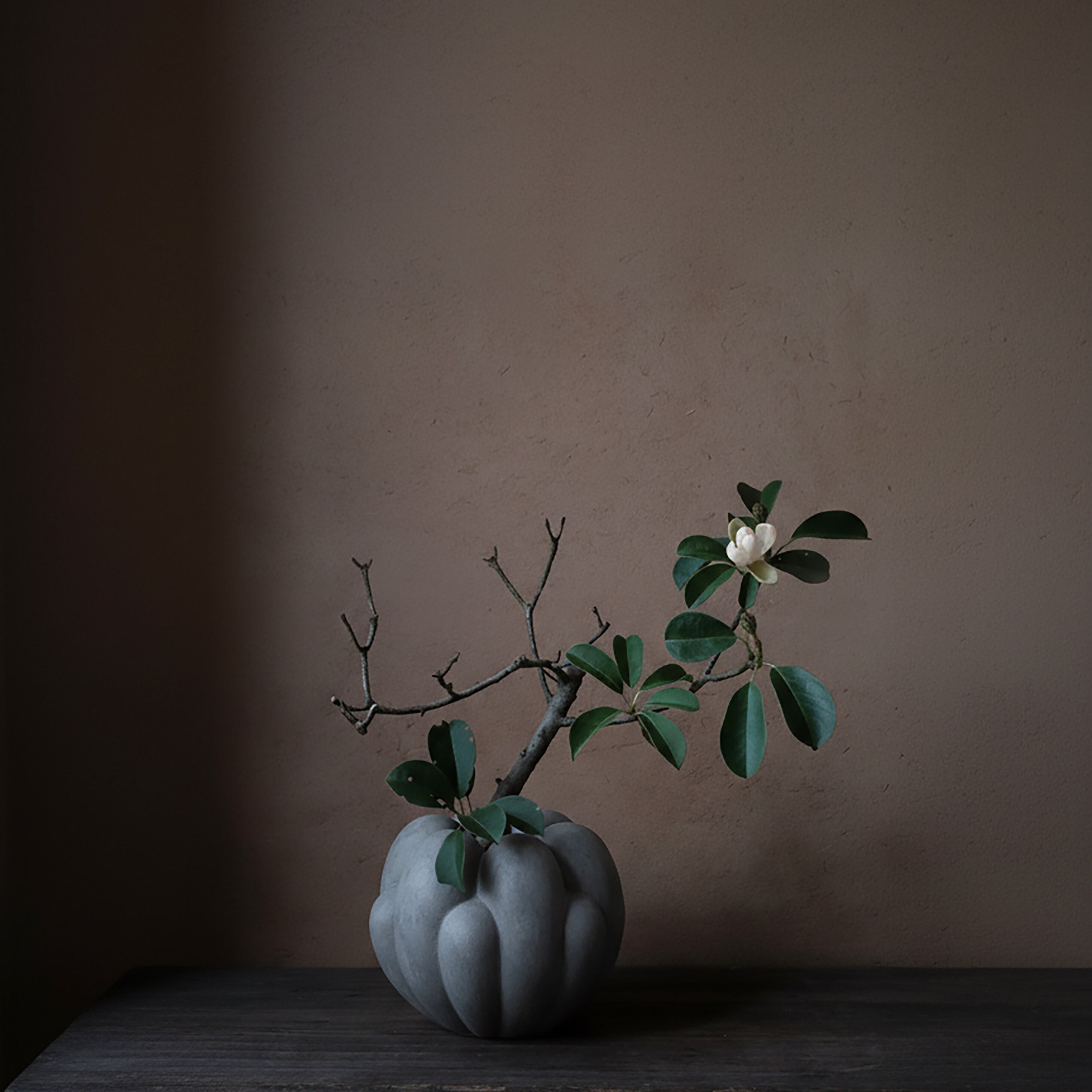 101 Copenhagen - Bloom Vase, Mini - Dark Grey - Vase